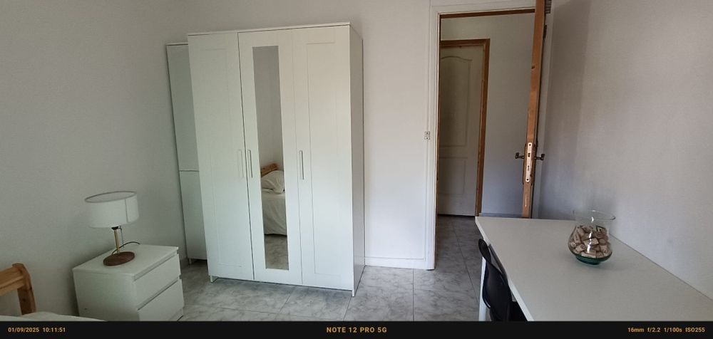 Quarto em Mem Martins , próximo á estação de comboios.