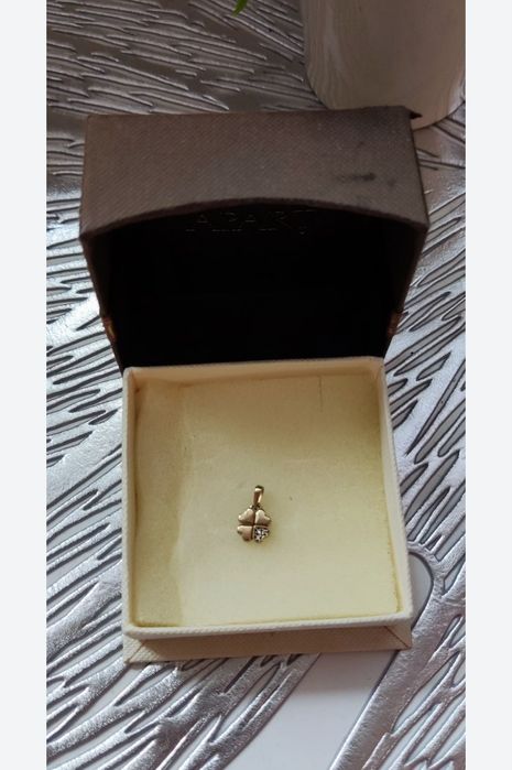 Zawieszka wisiorek Apart koniczyna