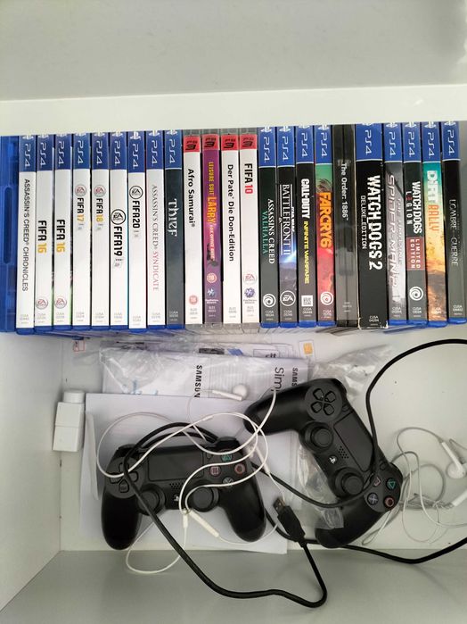 PS4 em excelente estado, com jogos incluídos...