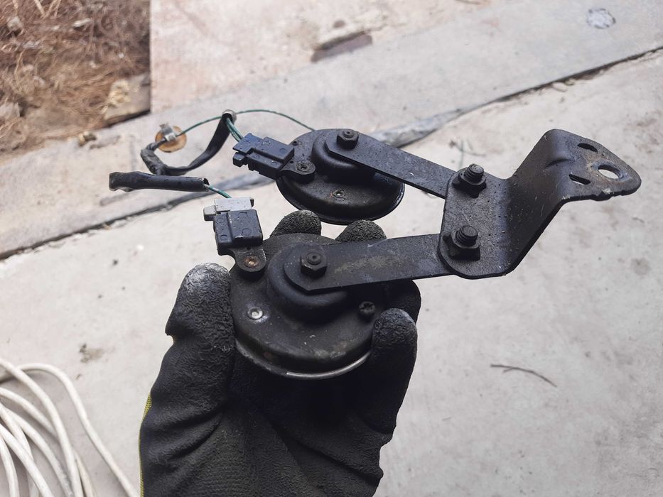 Сигнал клаксон оригінал Тойота Авенсіс т27 із фішкою Denso