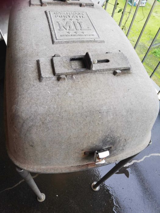 Forno de churrasco/assados, portátil, com pernas amovíveis marca MIL