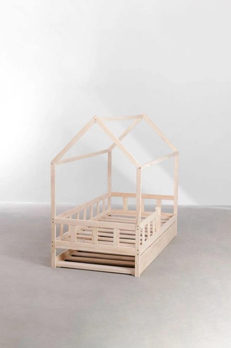 Cama infantil, de madeira natural