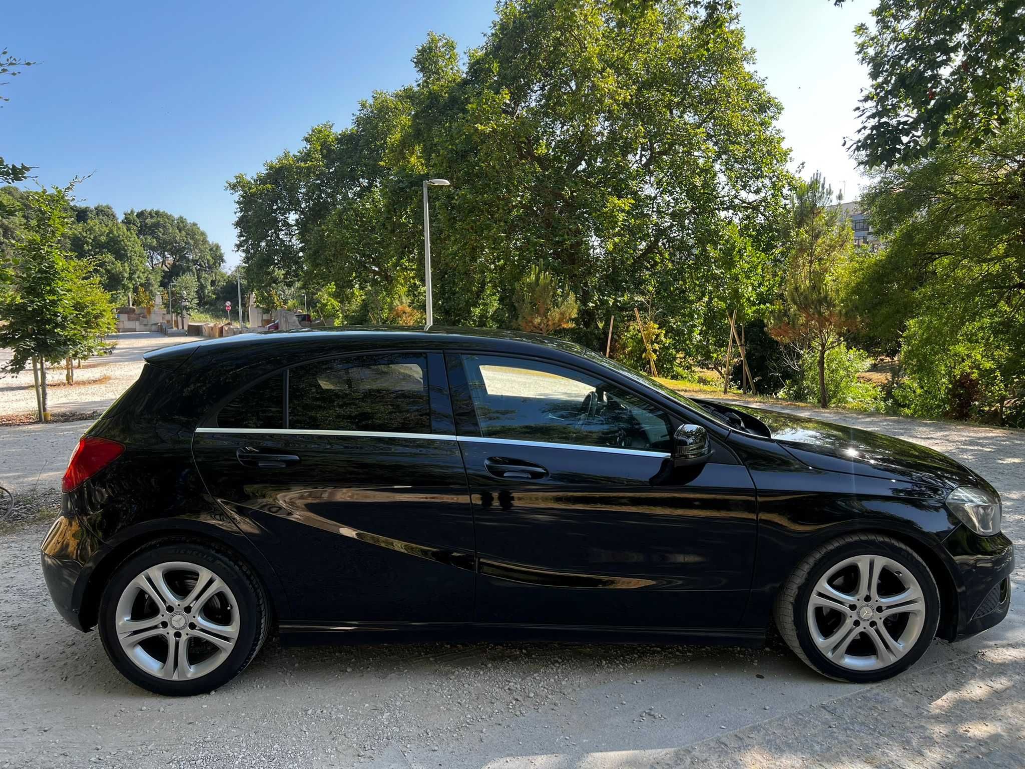Mercedes Benz A 180 BlueEfficiency Edition Style (SÓ 169.000KM) C/Novo