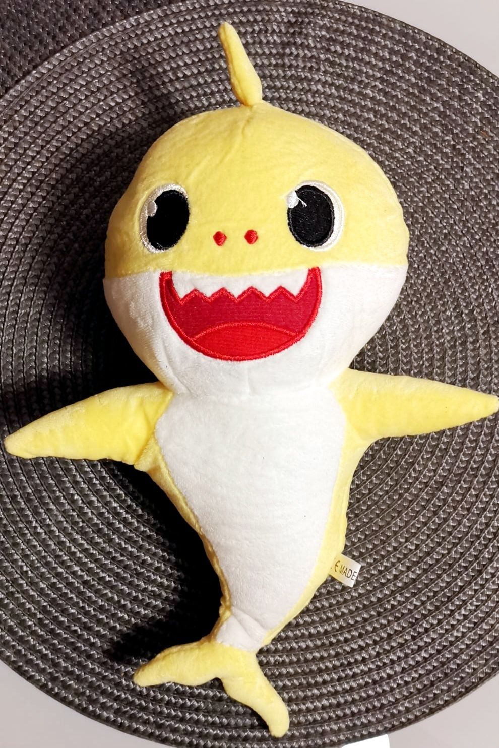 Nowa maskotka grająca i świecąca Baby Shark, 30cm