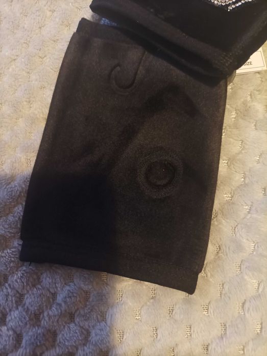 Rękawiczki damskie welurowe bez palców.