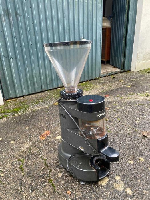 Máquina de Café M21 e Moinho de Café La Cimbali em perfeito estado