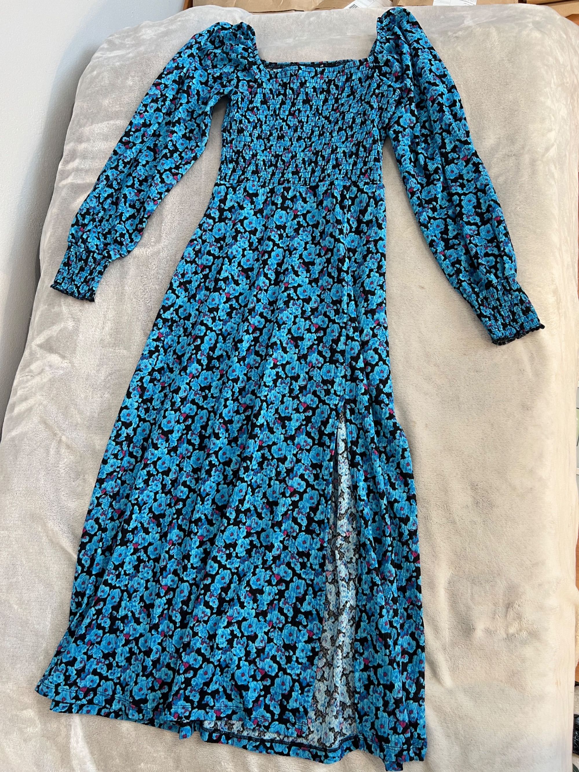 Sukienka długa niebieska z długim rękawem | bufiastymi rękawami