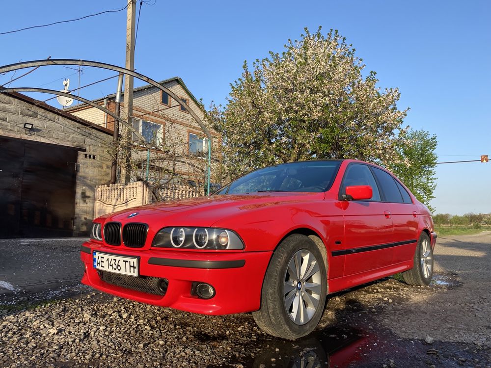 Продам BMW E39 523I