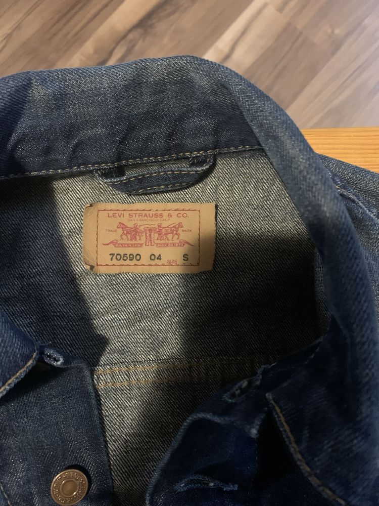 Джинова куртка levis