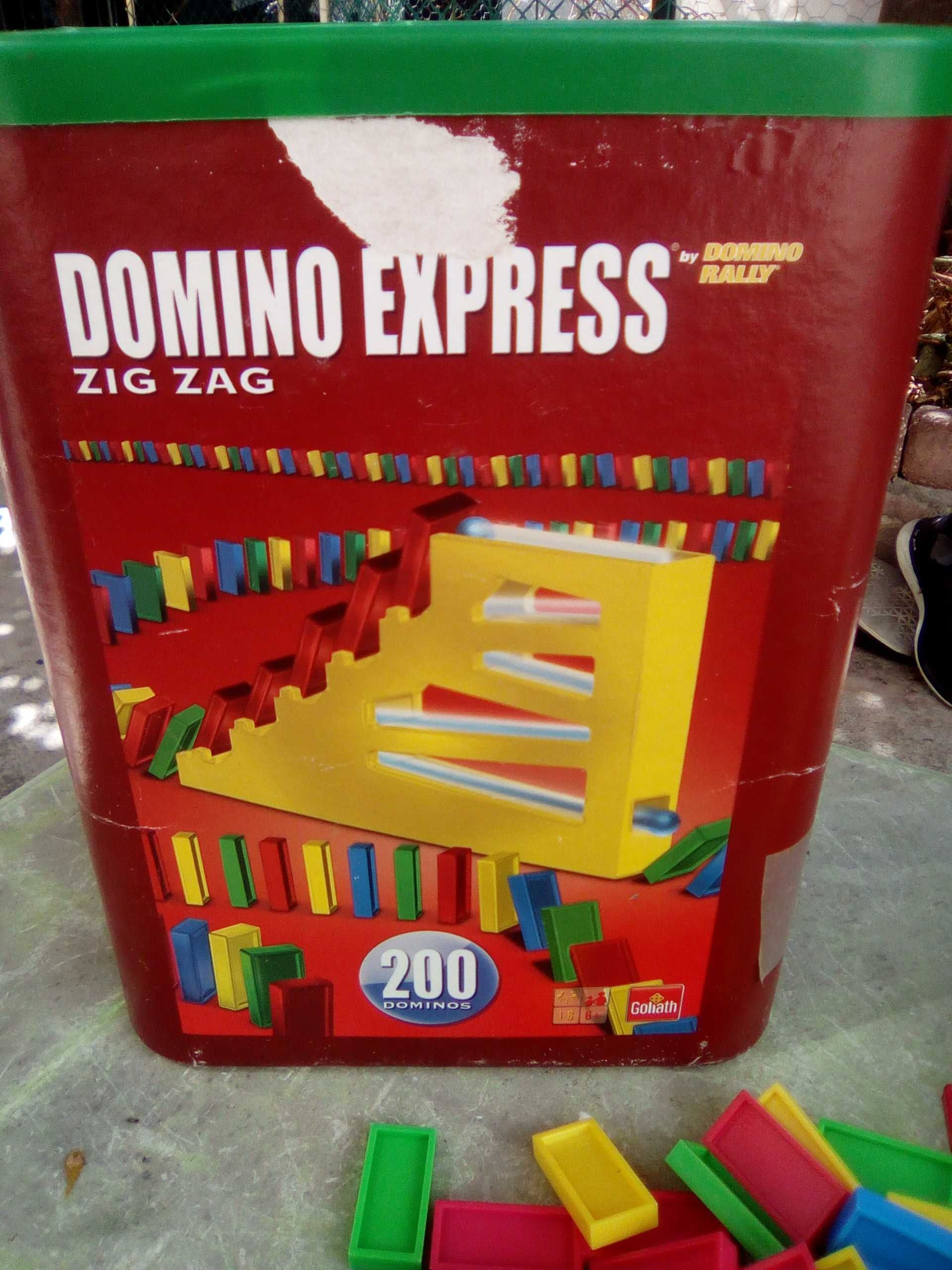 Domino Express Zig Zag