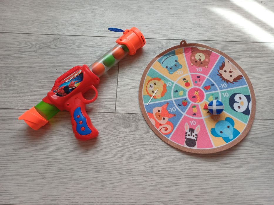 Іграшка пістолет та дартс з мячиком