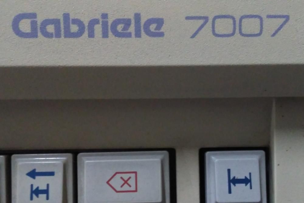 Vendo máquina de escrever TA Adler Gabriele 7007