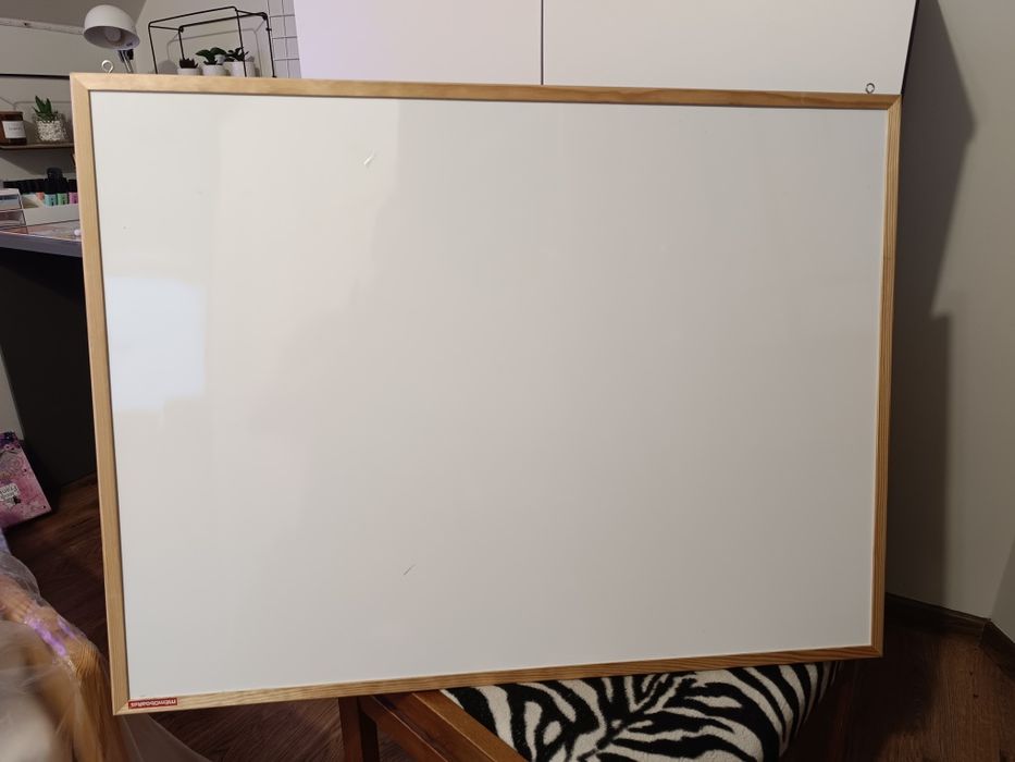 Tablica magnetyczna suchościeralna