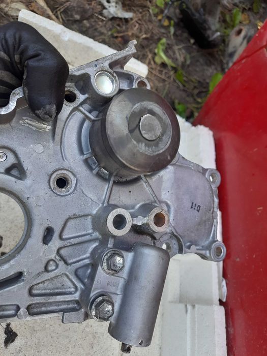 Водяна помпа насос Тойота Авенсіс королла Е120 2.0 д4д