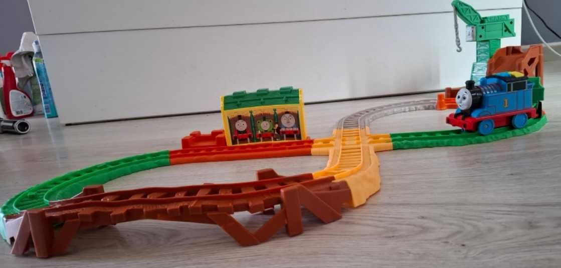 Comboio Thomas & Friends – circuito completo com grua Cranky
