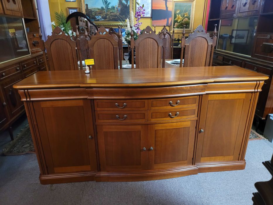 Aparador em madeira maciça- óptimo estado e qualidade