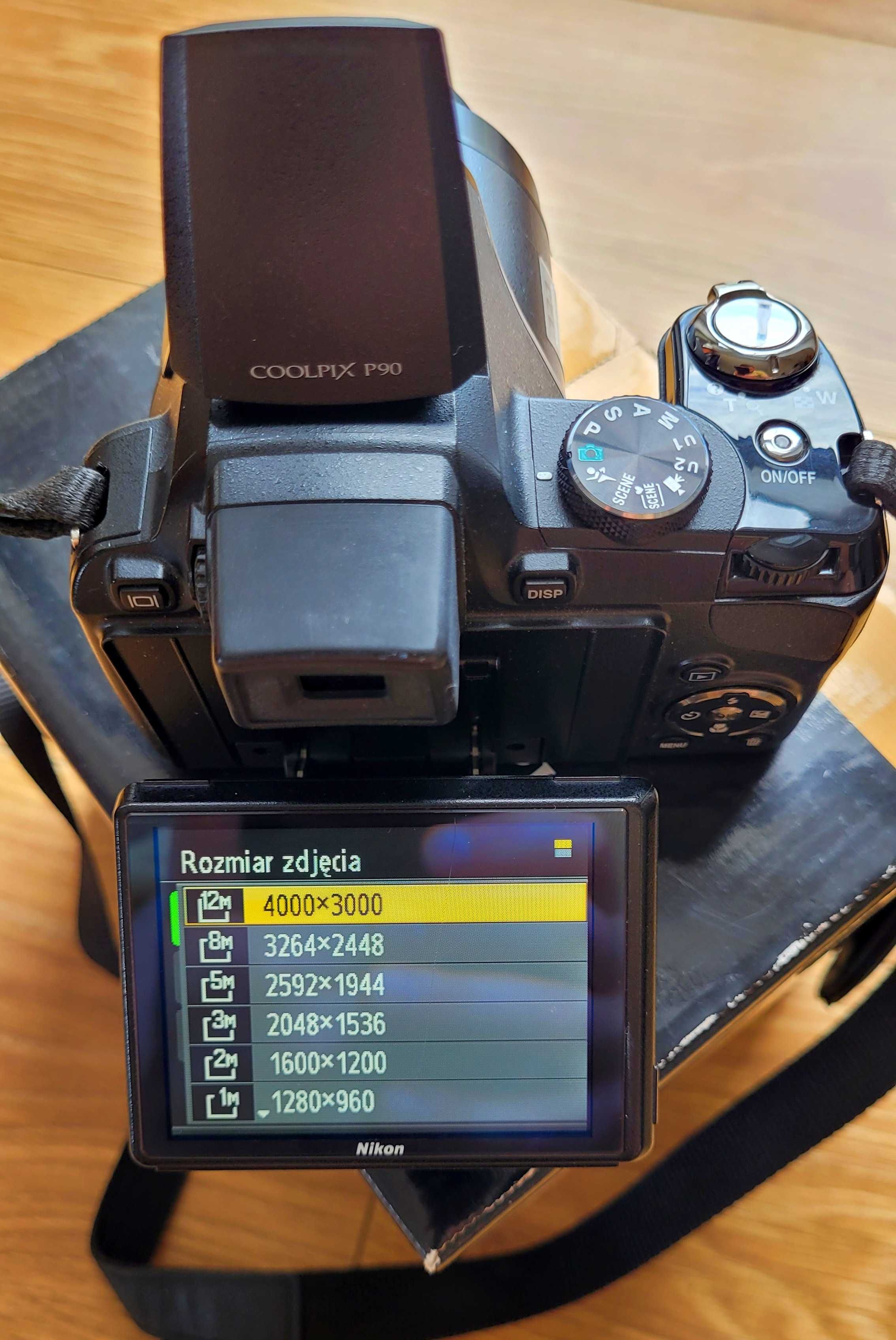 Nikon Coolpix P90 - Aparat cyfrowy 24x zoom, 12.1 Mpix, CCD, live view