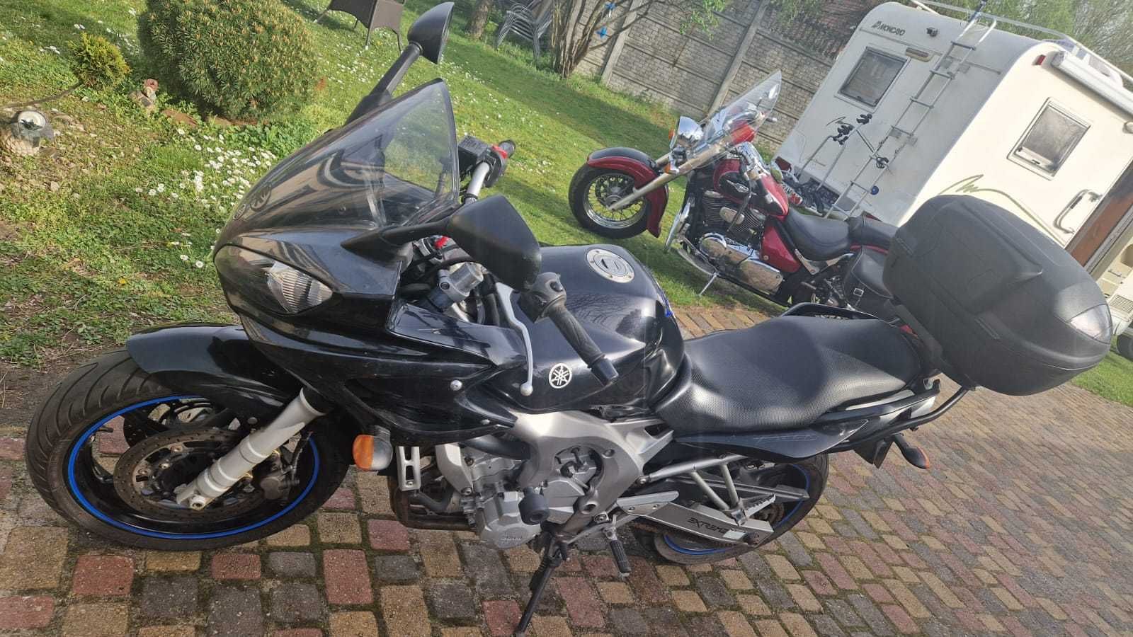 Yamaha Fazer 600 xenon stan super z kufrem Givi rok 2007