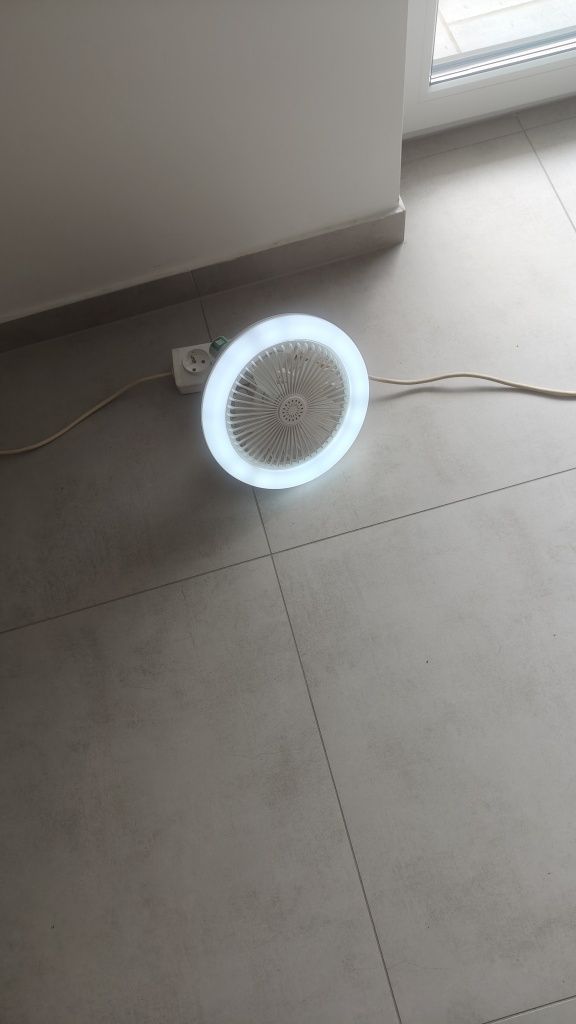 Sprzedam lampę sufitową z wentylatorem na gwint E27