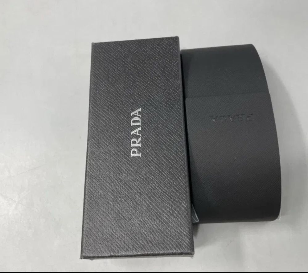 Oculos escuro com acessorio e caixa
