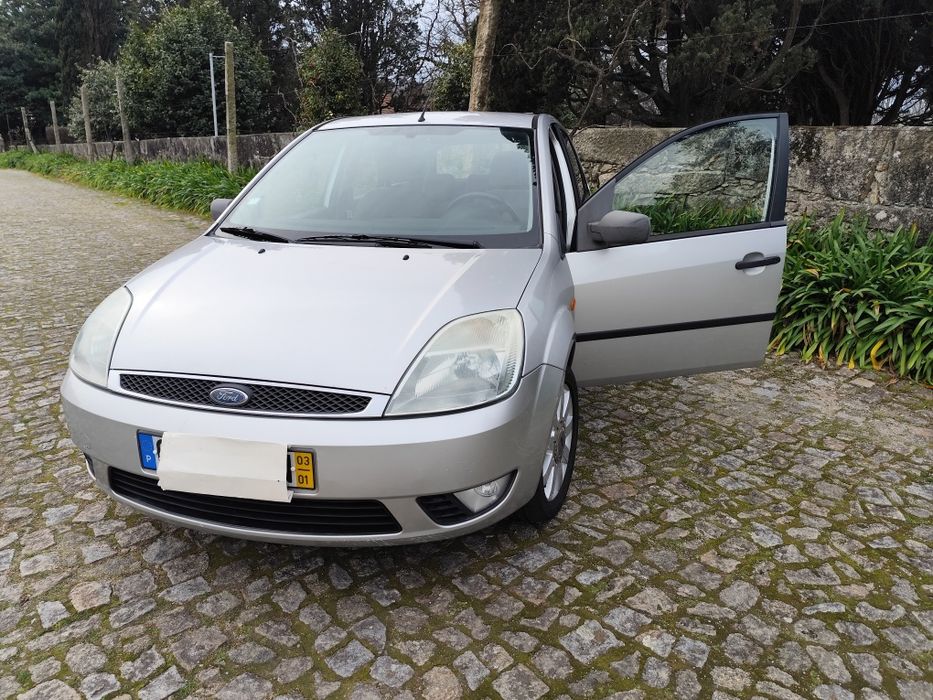 Ford Fiesta 1.4 Ghia TDCI 2003, carro em bom estado geral
