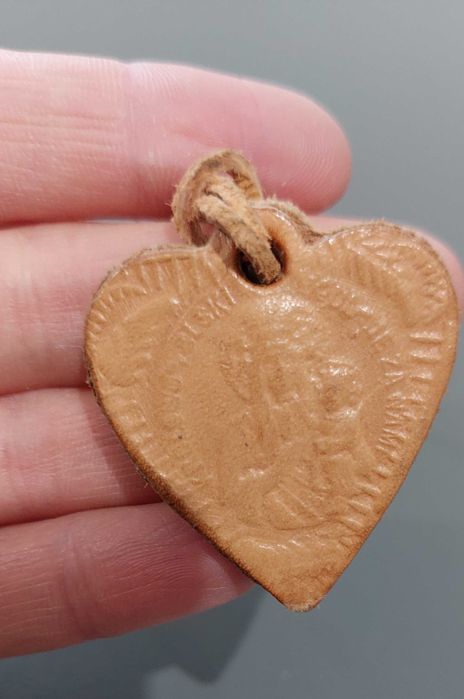 Szkaplerz Maryja ze skóry naszyjnik łańcuszek rzemyk