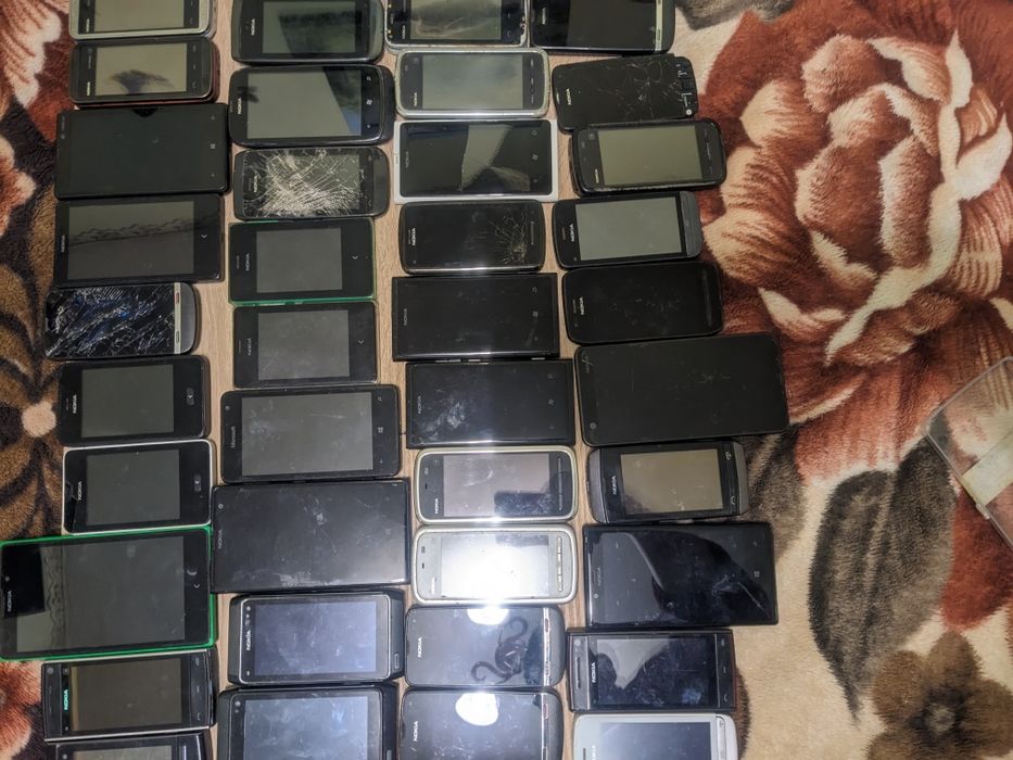 Продам лот телефонів нокіа 3310 3110  200 225 300 в колекцію