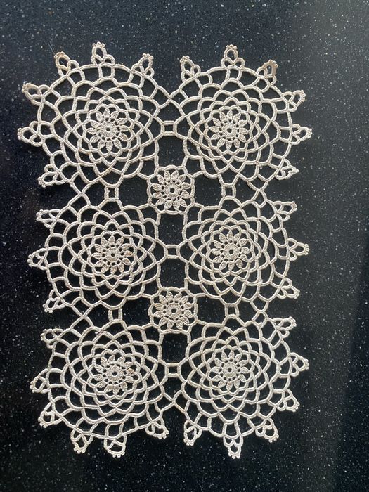 Delicado naperon em crochet