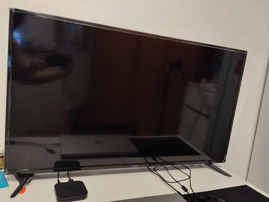 TV 42 polegadas Kunft com Tv box