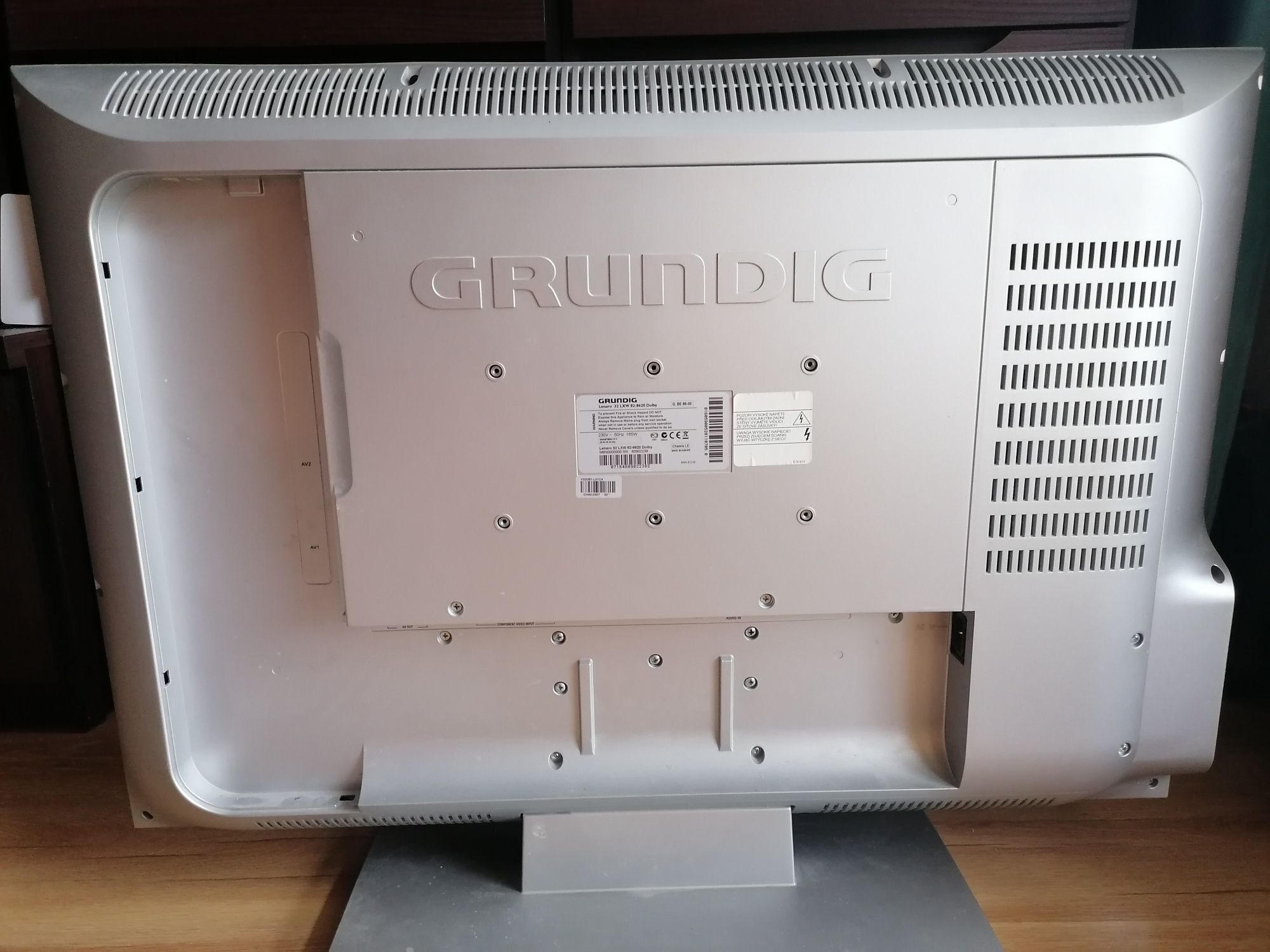 Telewizor GRUNDIG Lenaro 32 LXW 82-8620 Dolby 50Hz