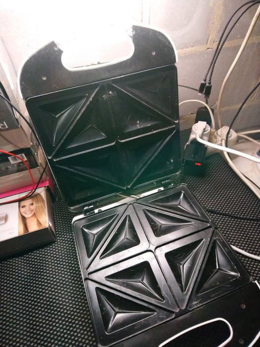 Сендвічниця RAVEN ES 007  (Poland)