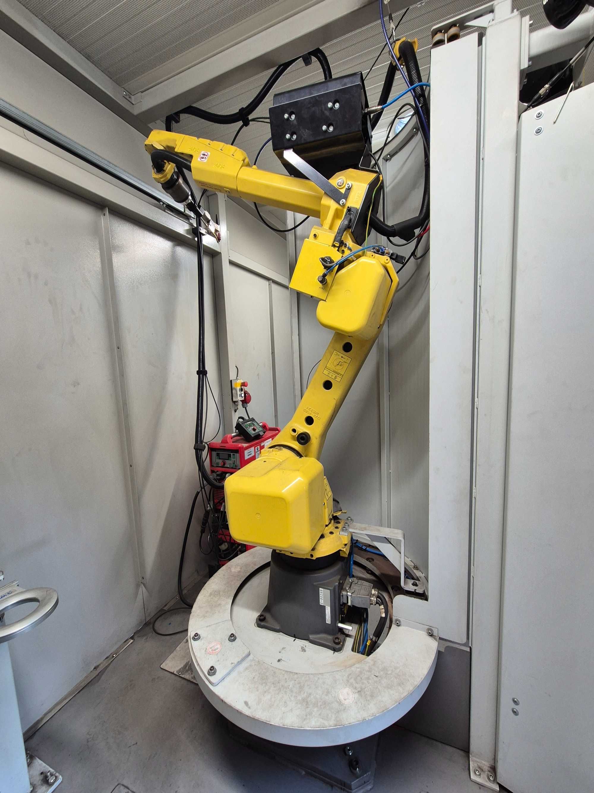 Cela spawalnicza dwustanowiskowa Robot Conncept 2 xTIG z podajnikiem