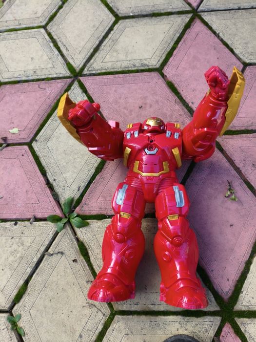 Продам Велику Дитячу іграшку Залізного чоловіка