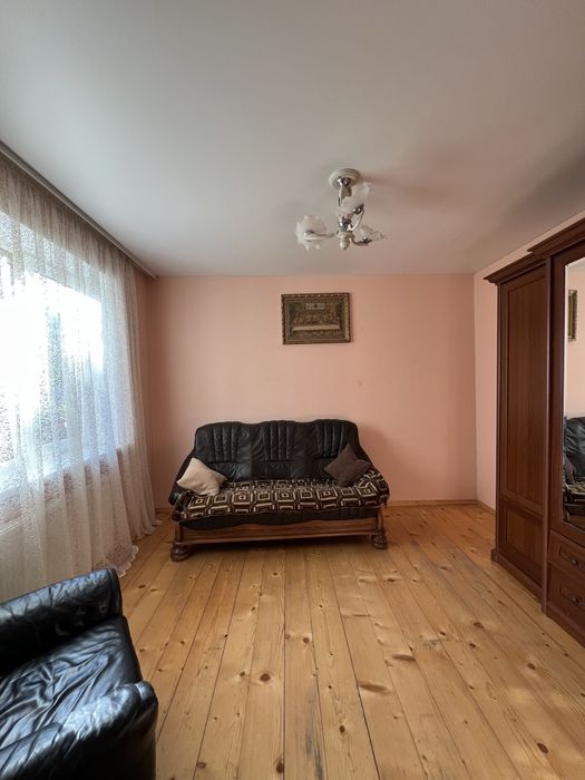 Півособняк із земельною ділянкою поруч центру міста