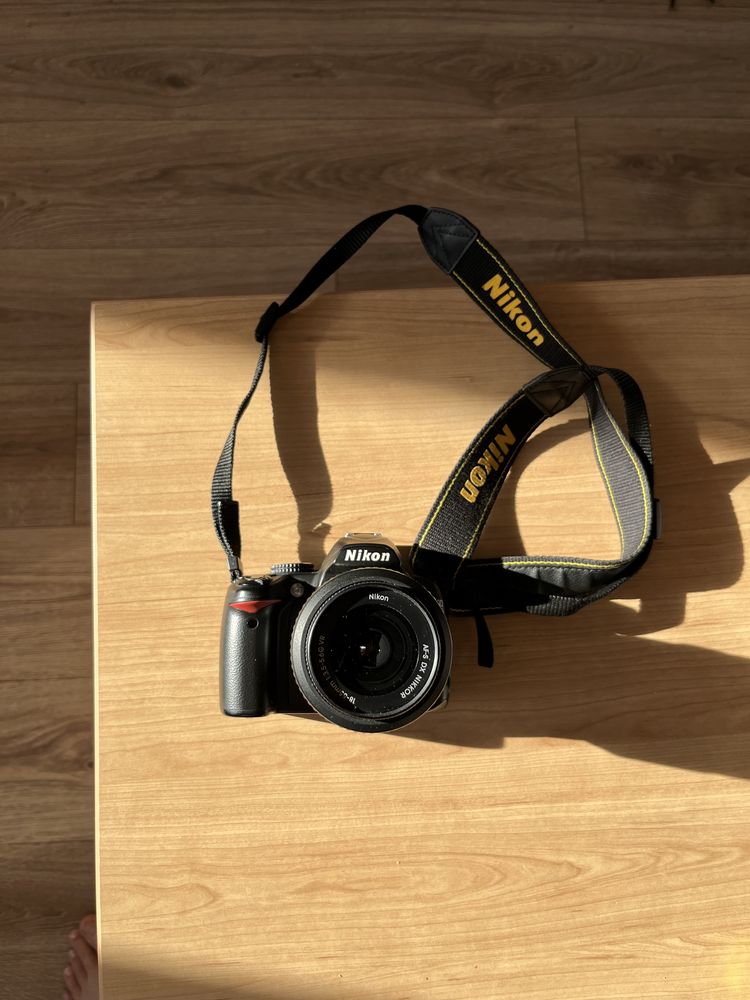 Дзеркалка Nikon D3000