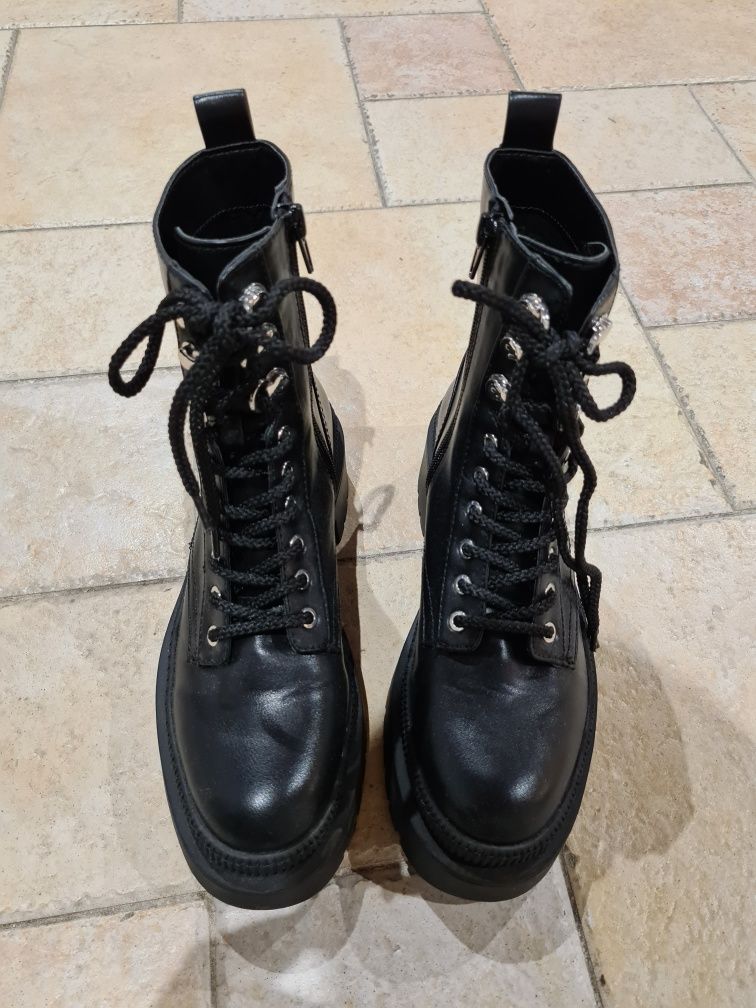 Botas pretas parfois