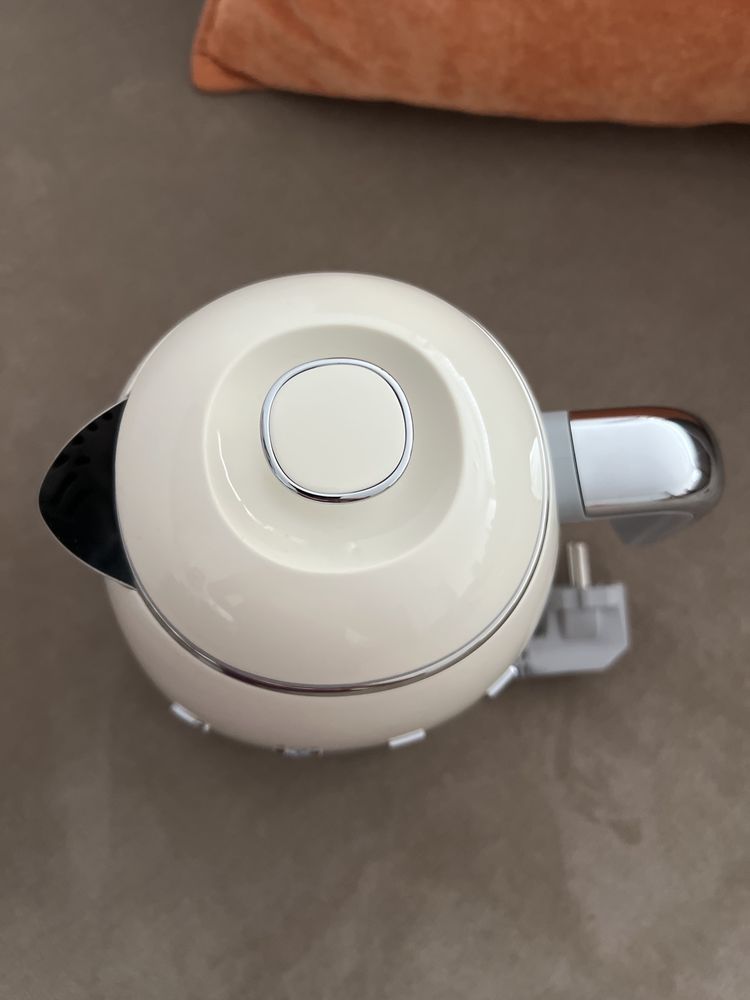 Chaleira - SMEG branca