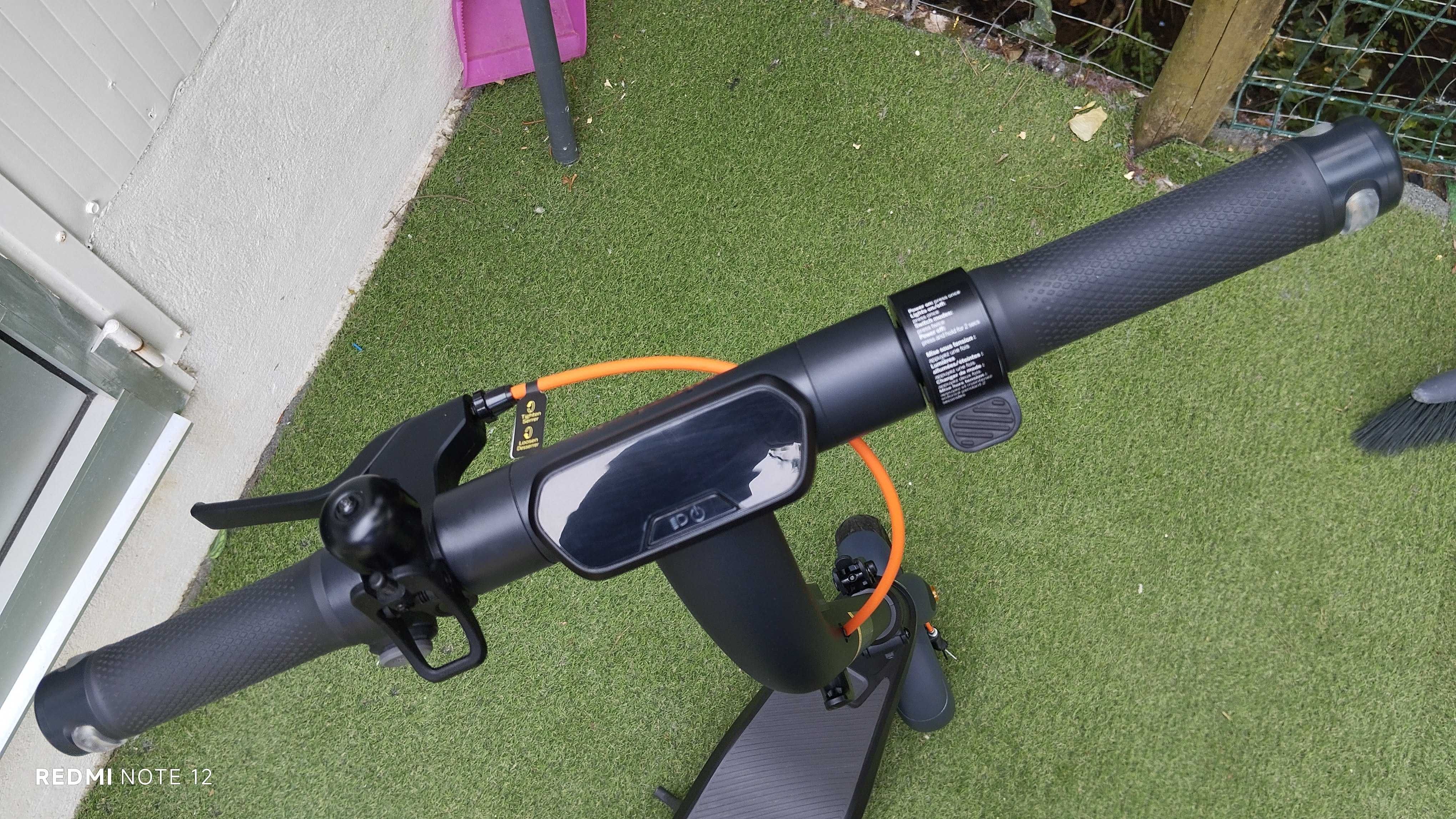 TROTINETTE ELÉTRICO semi-novo.