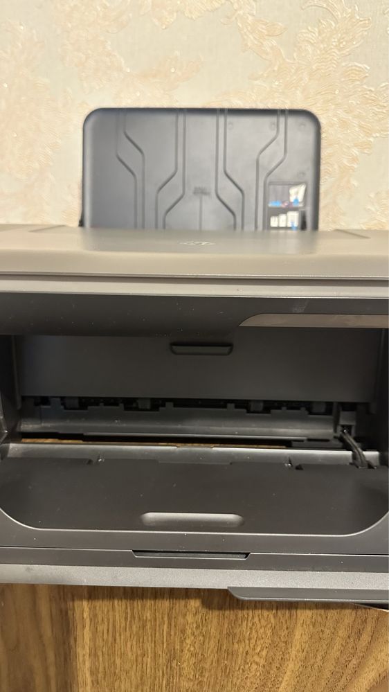 Принтер HP deskjet 1050