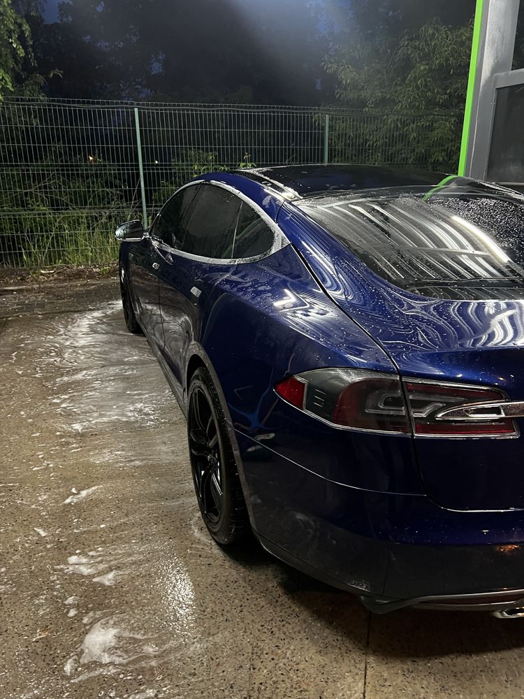 Tesla model S 90D