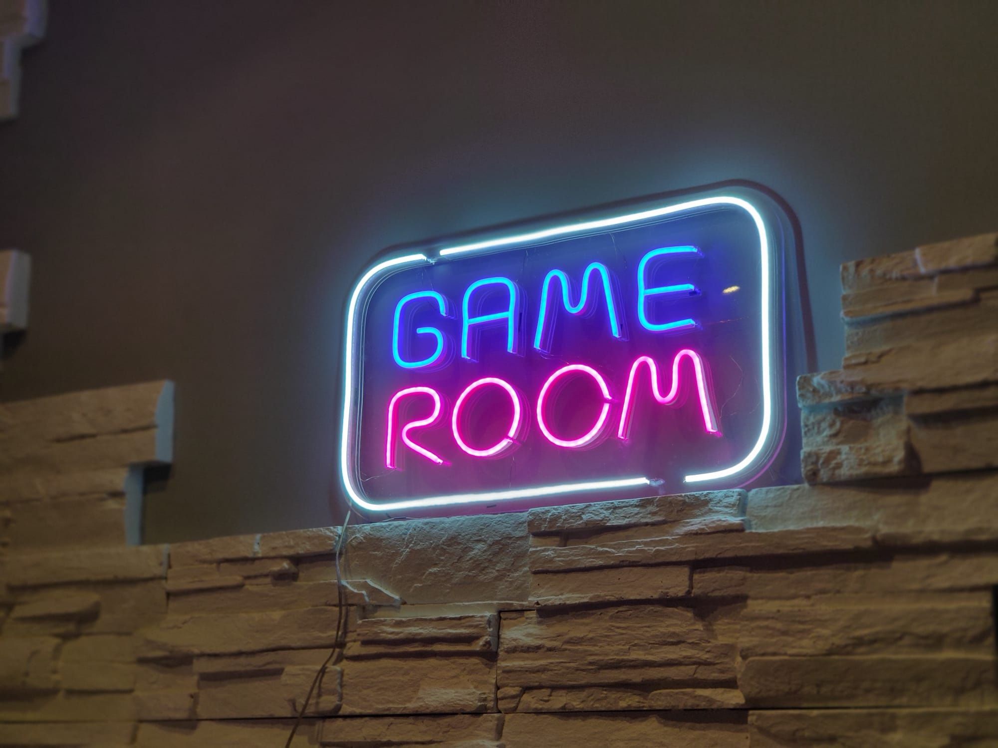 Neon LED napis GAME ROOM