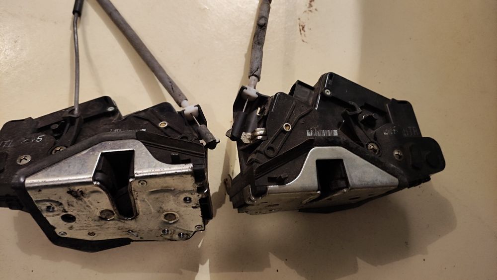 Продам замки задних дверей для BMW e46