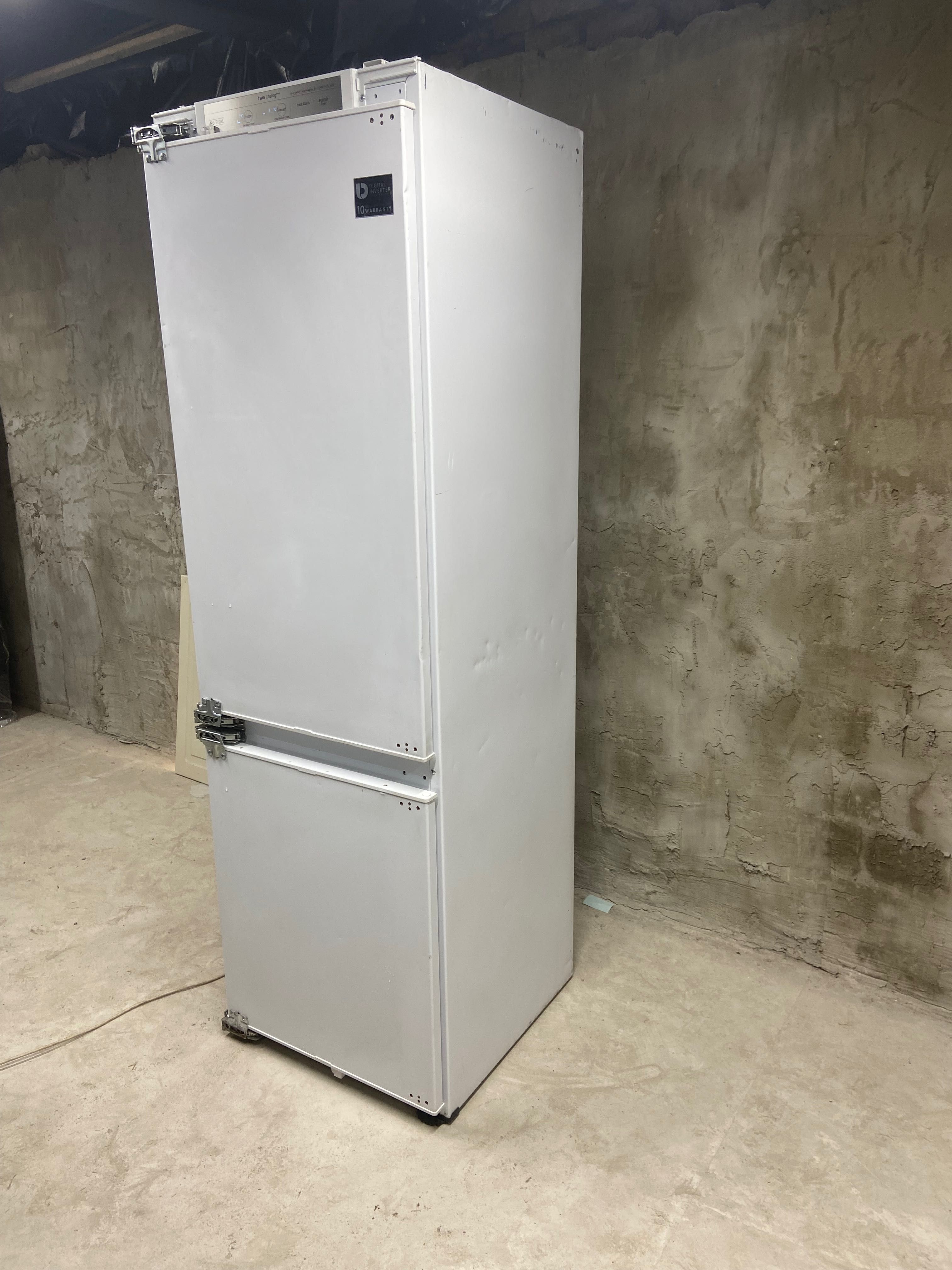 Вбудований холодильник Samsung BRB70F26C1F0UA