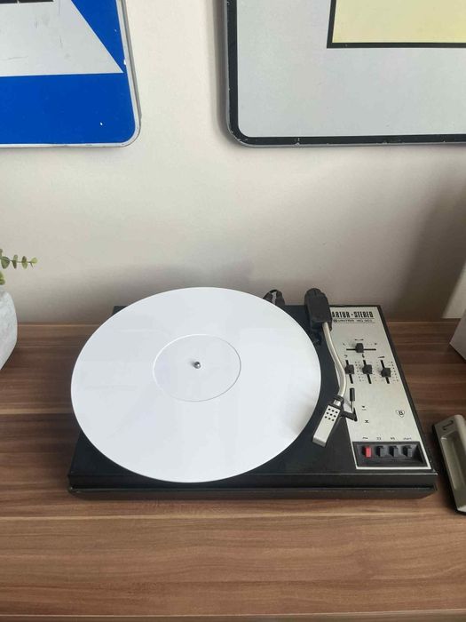 Gramofon z głośnikami
