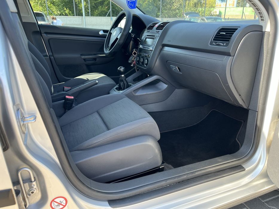 Volkswagen Golf 2006 1.6 бензин
