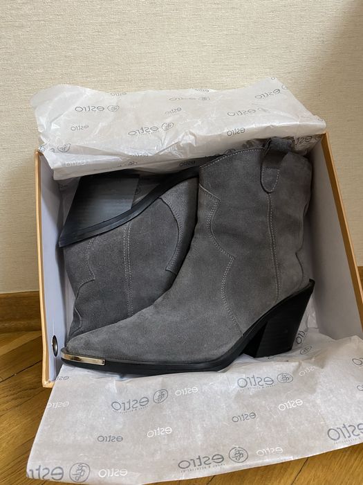 Козаки замшеві сірі Estro