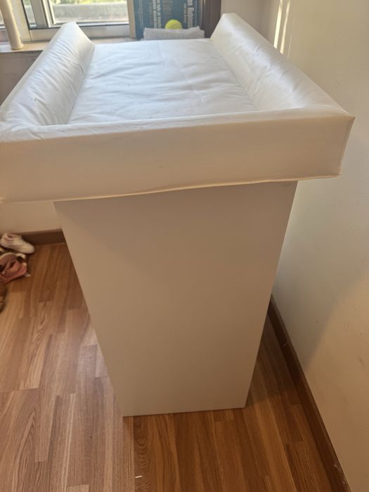 Trocador/ estante + muda fraldas