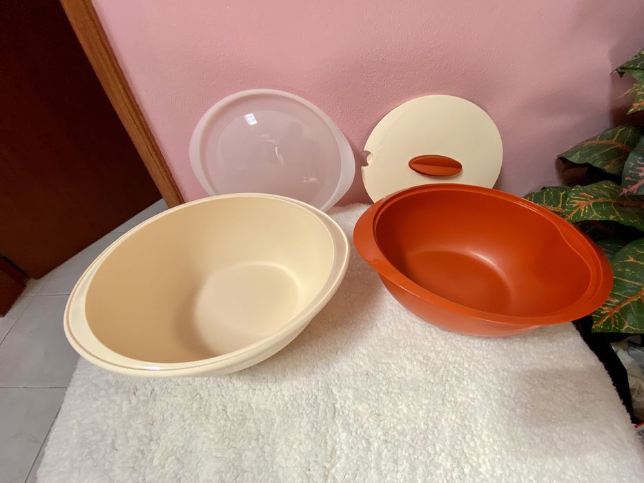 Conj. 2 Travessas com tampa + colher | Tupperware (novas)