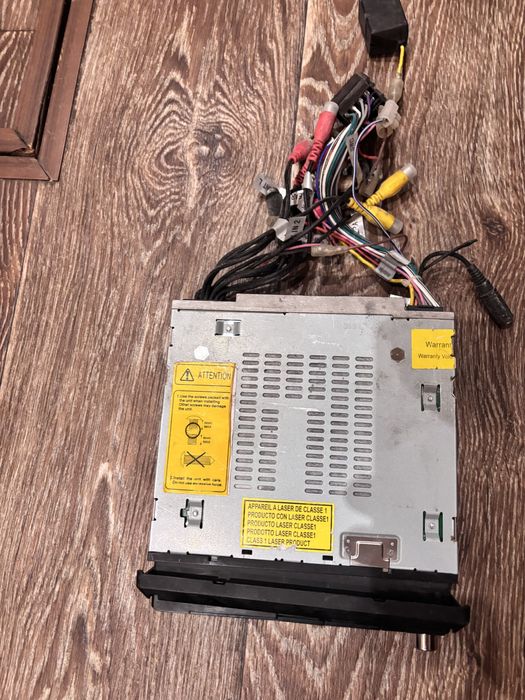 Автомагнітола з сенсорним витяжним екраном