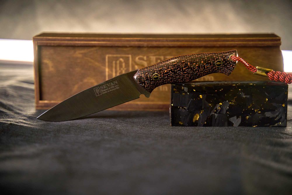 Ніж ручної роботи  із топової американьської сталі CPM MagnaCut